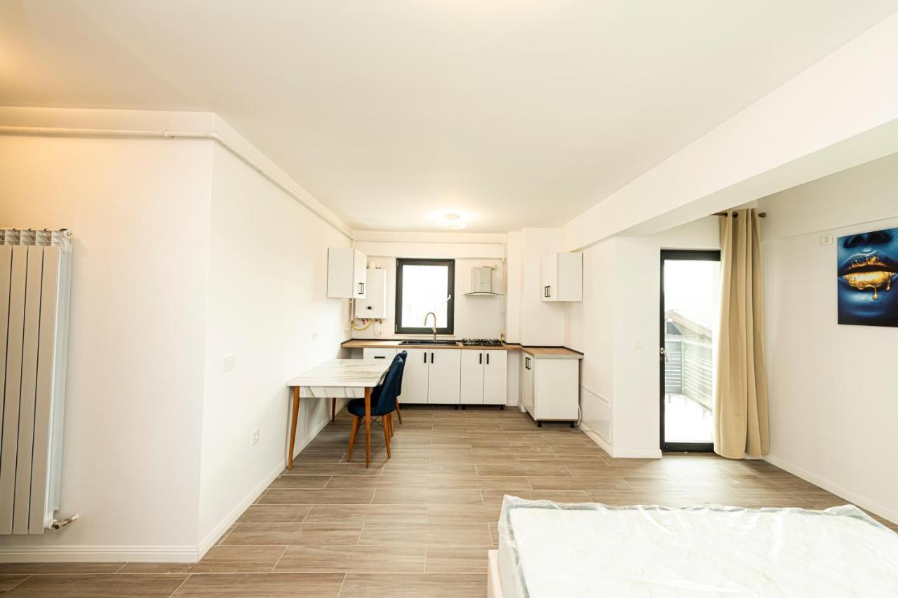 Apart Hotel Fusion Tower Ясси Екстер'єр фото